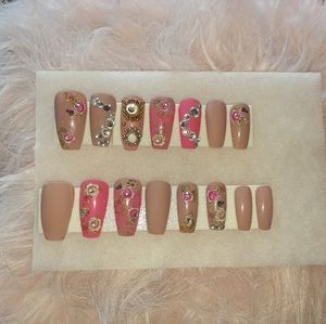 Press on nails